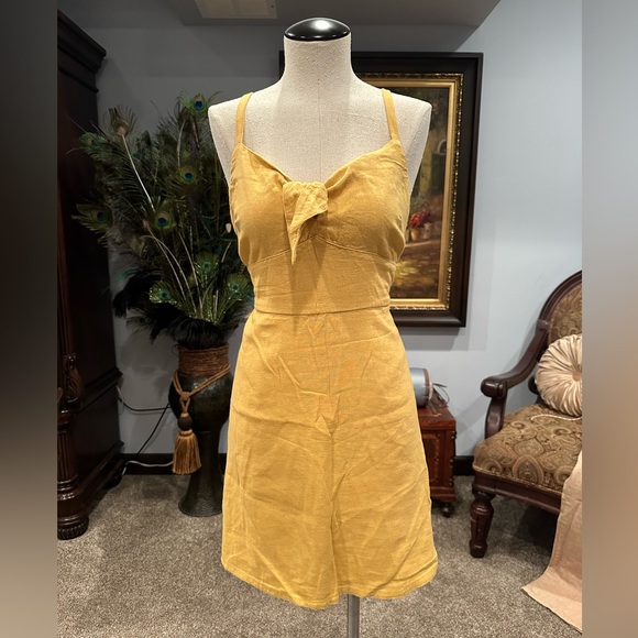 Yellow Hollister tie knot sundress size medium - Picture 1 of 6